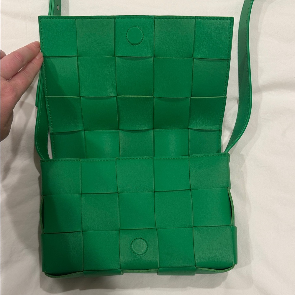 Bottega Veneta Emerald Green Crossbody Bag - Picture 2 of 7